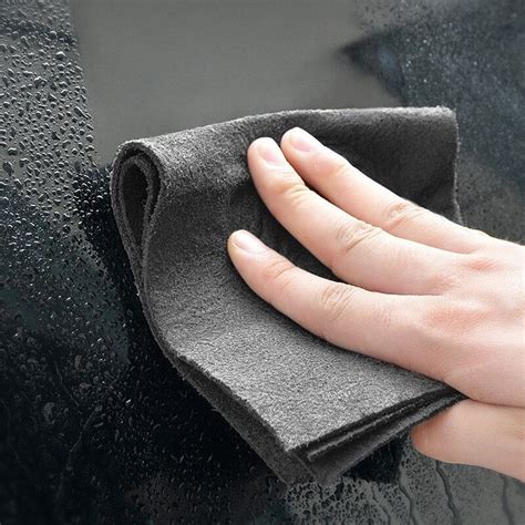 How to remove stubborn dirt and grime from windows with a magic cleaning cloth